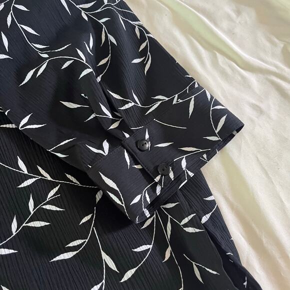 NWT Black Leaf Print Button Up Shirt Women's Plus Sz 2X - Picture 4 of 9